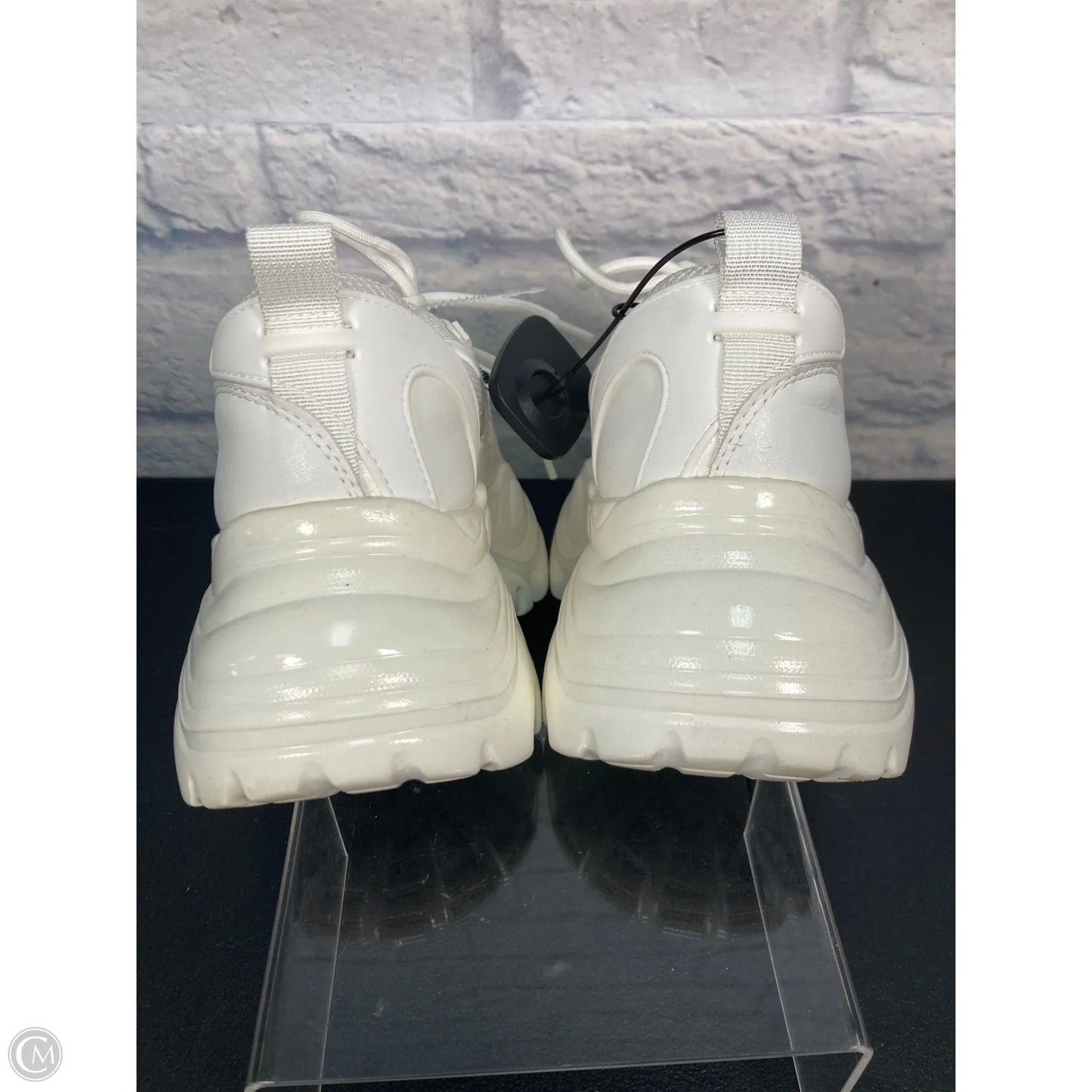 Shoes Sneakers By Steve Madden In White, Size: 9.5