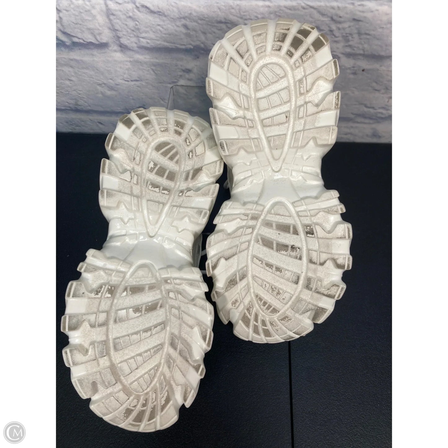 Shoes Sneakers By Steve Madden In White, Size: 9.5