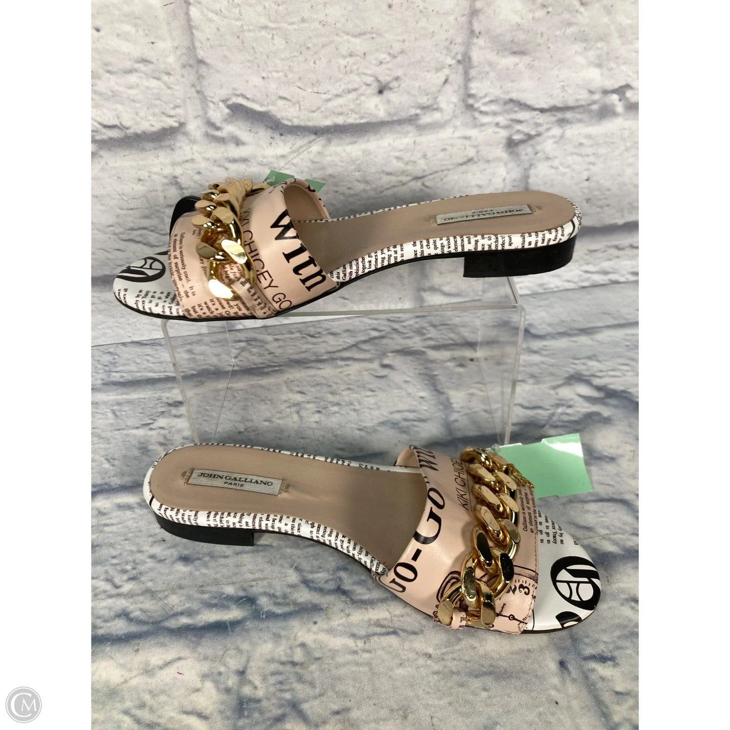Sandals Flats By Clothes Mentor In Tan & White, Size: 7