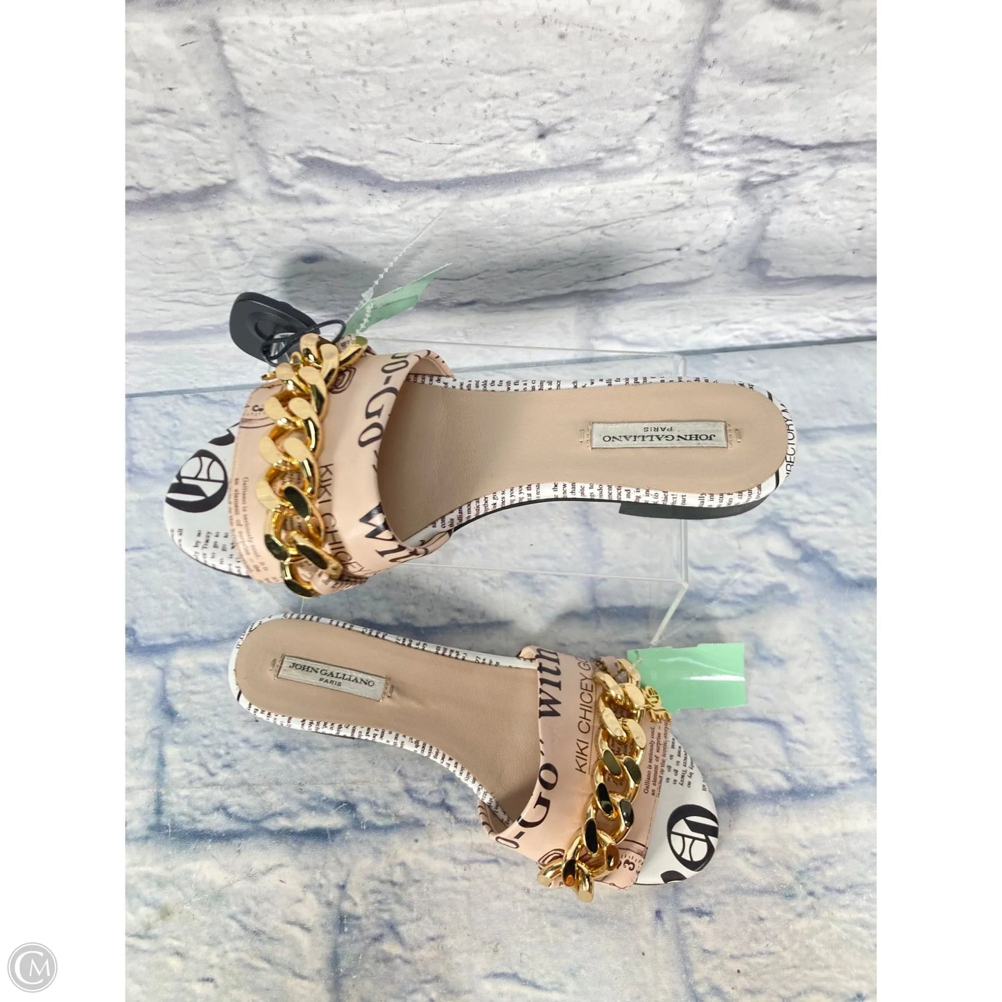 Sandals Flats By Clothes Mentor In Tan & White, Size: 7