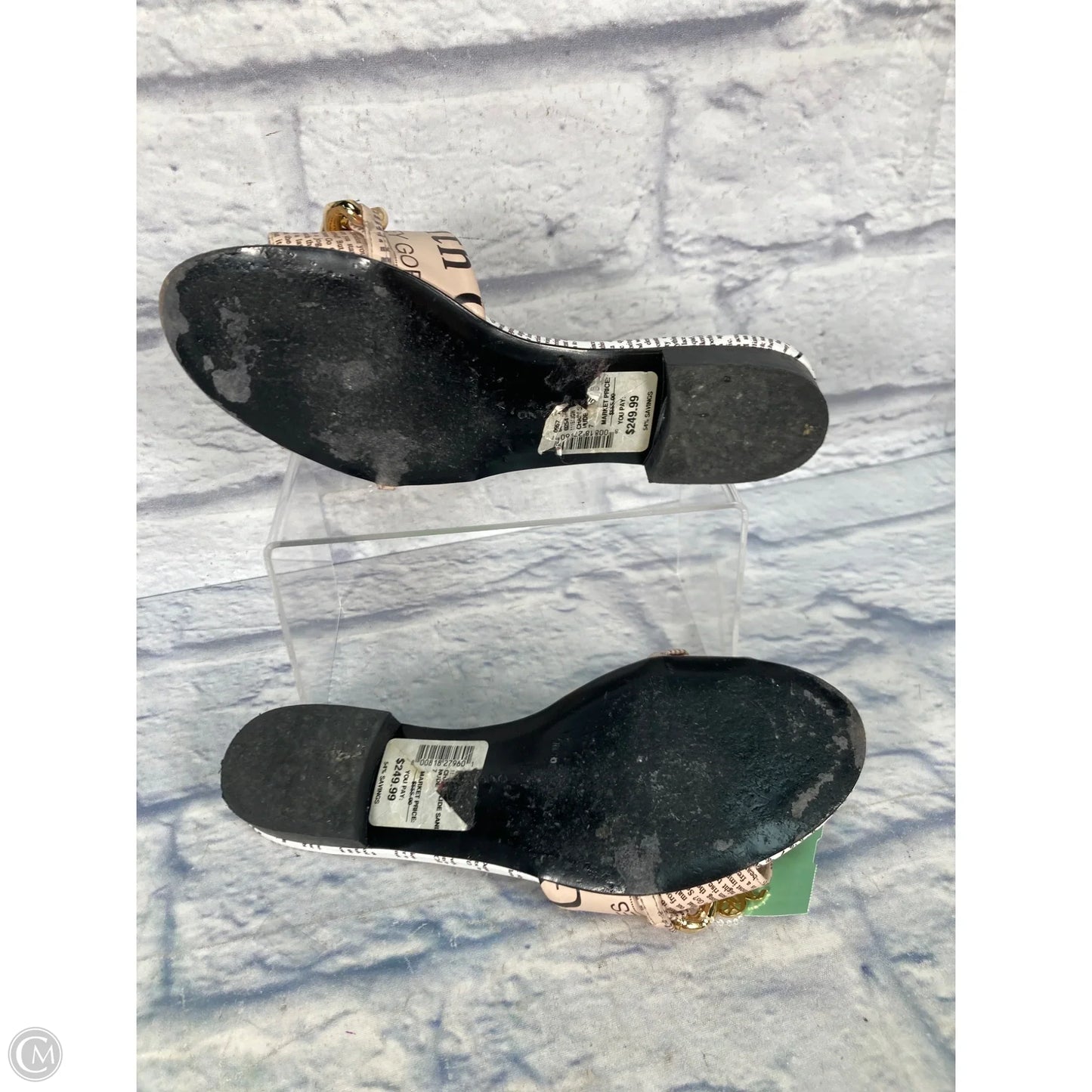 Sandals Flats By Clothes Mentor In Tan & White, Size: 7