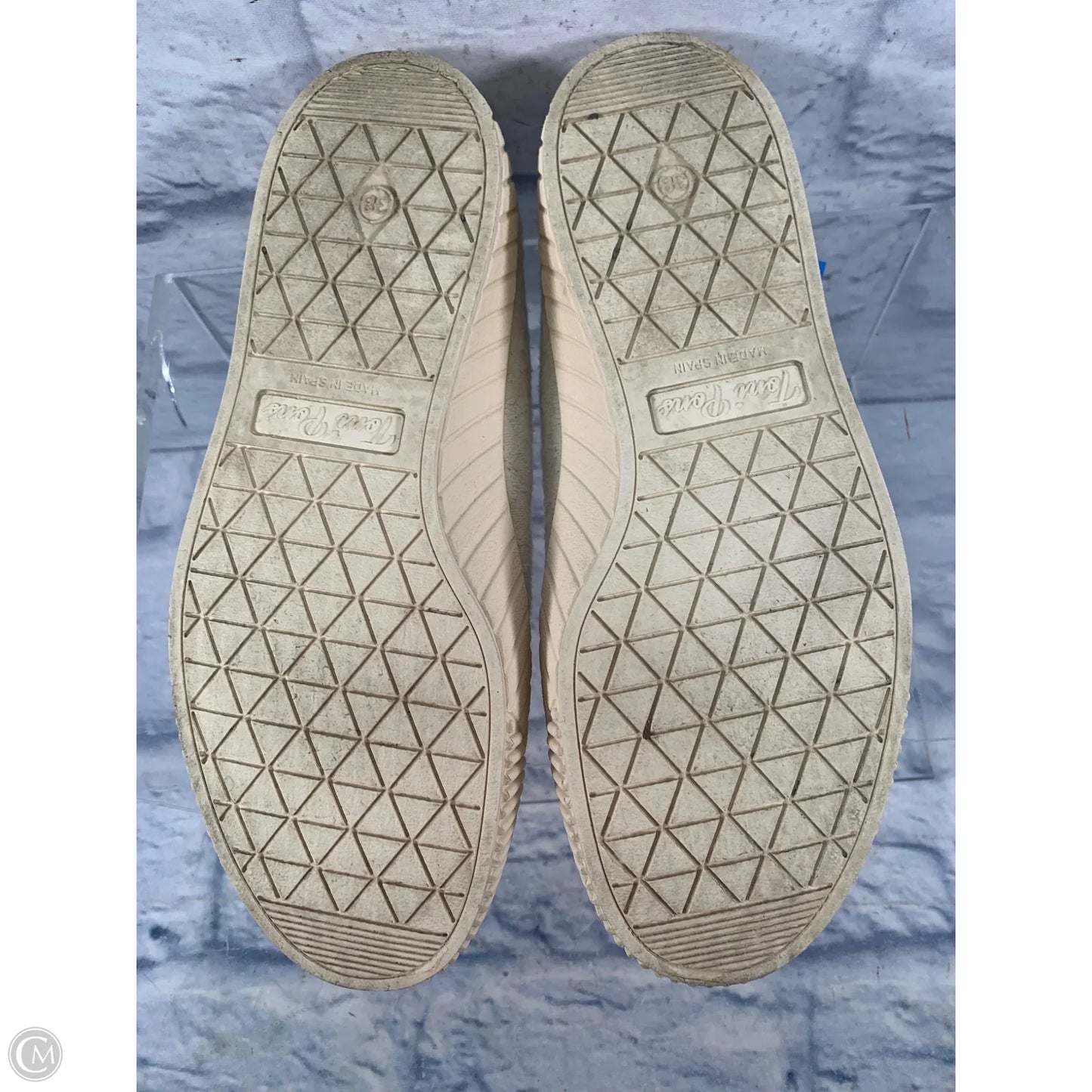 Shoes Sneakers By Clothes Mentor In Cream, Size: 7.5