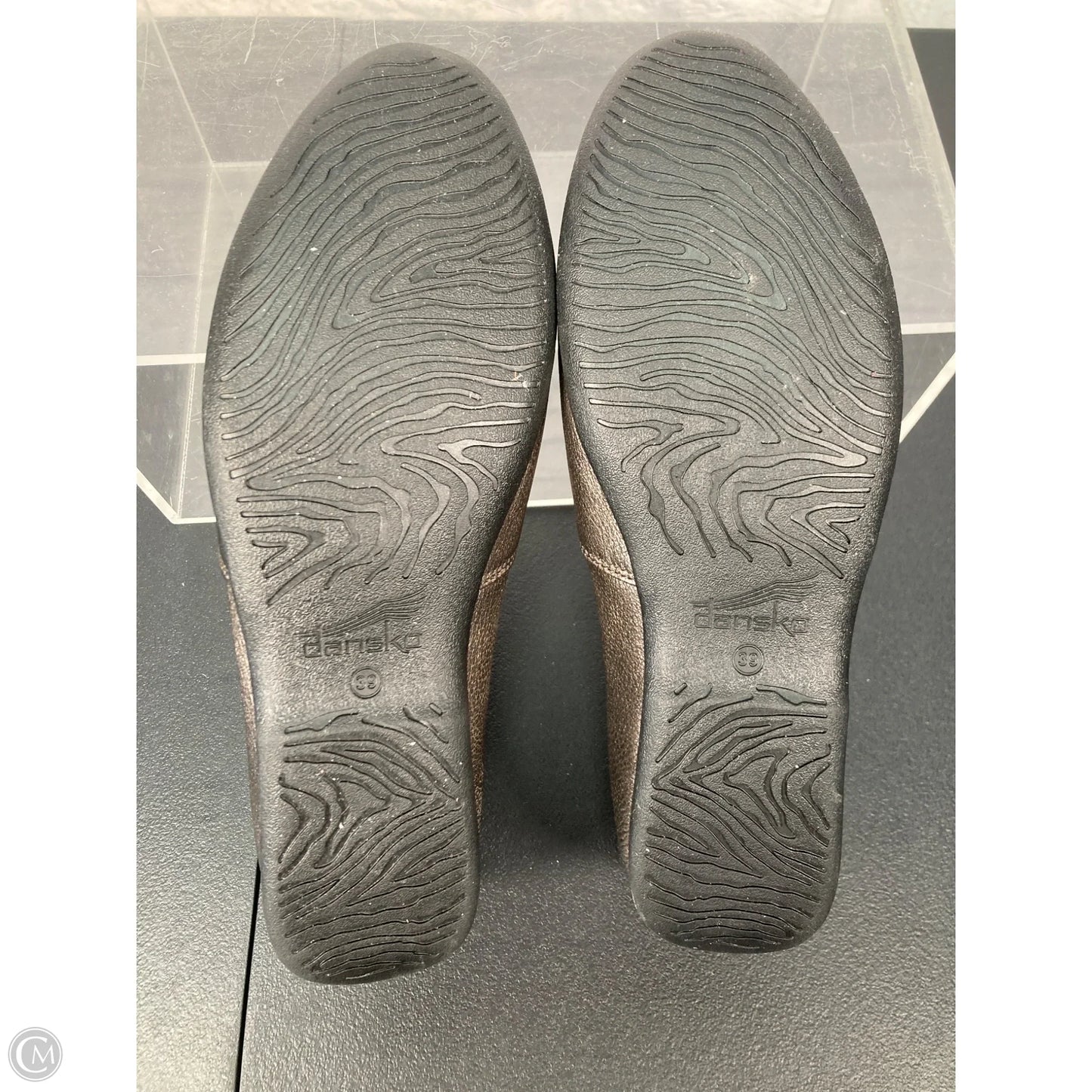 Shoes Flats By Dansko In Silver, Size: 8.5