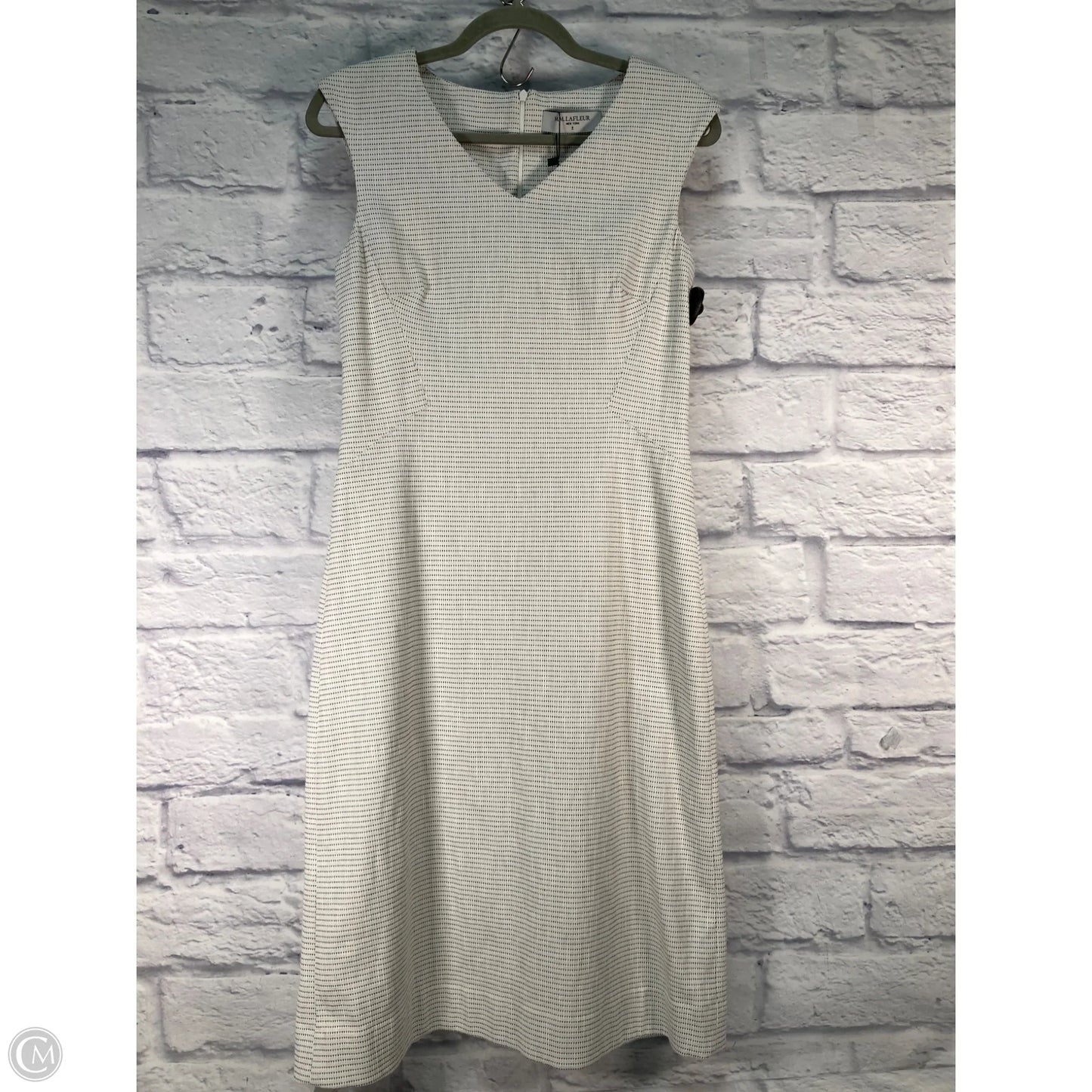Dress Casual Short By Clothes Mentor In Cream, Size: M
