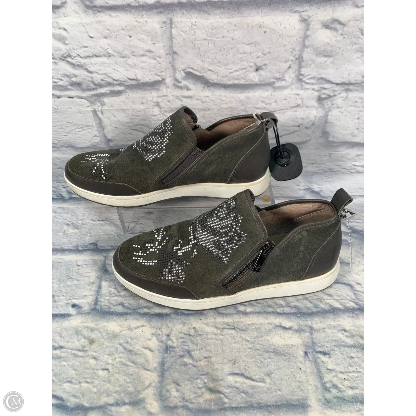 Shoes Sneakers By Donald Pliner In Grey, Size: 8.5