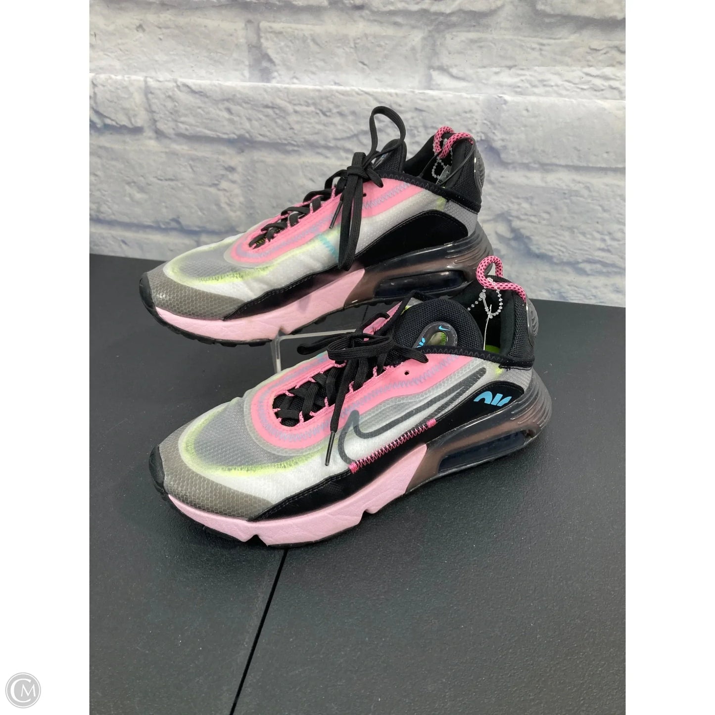 Shoes Sneakers By Nike In Black & Pink, Size: 8.5