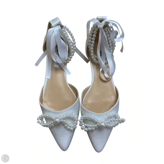 Shoes Flats By Clothes Mentor In White, Size: 10