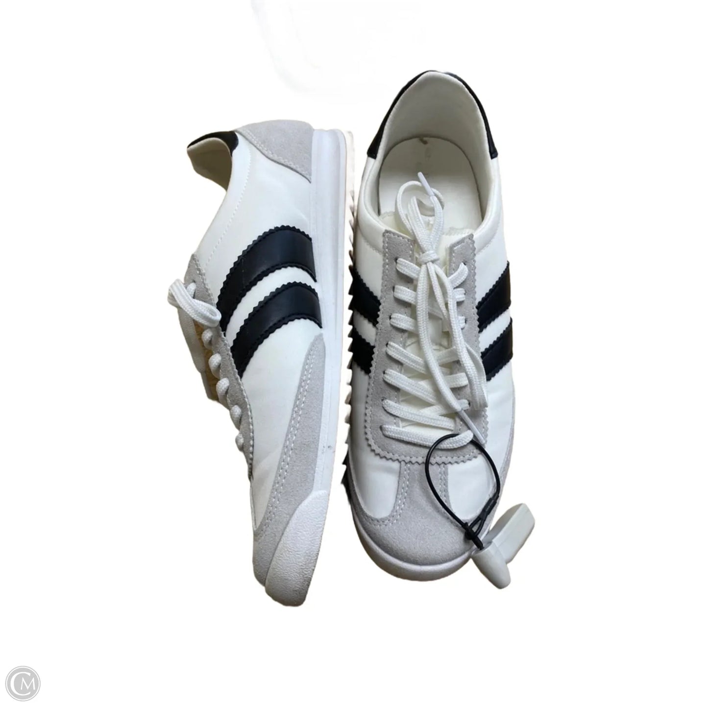 Shoes Sneakers By Madden Girl In White, Size: 7.5