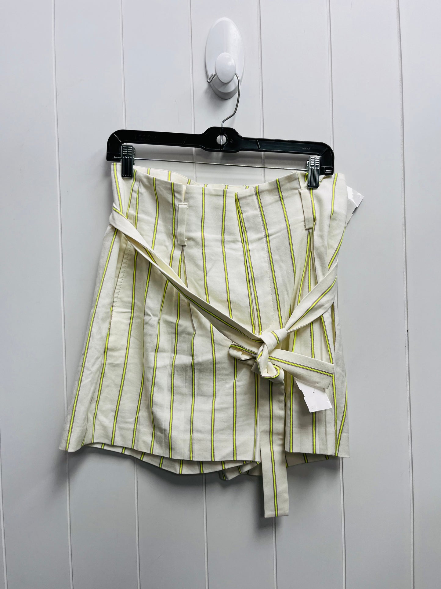 White & Yellow Shorts Banana Republic, Size 10