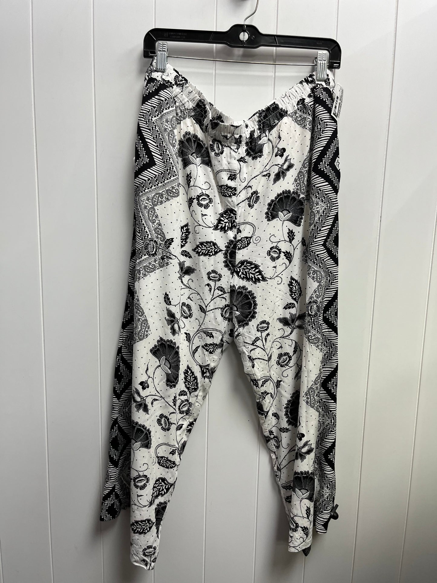 Pants Cropped By Anthropologie In Black & White, Size: Xl