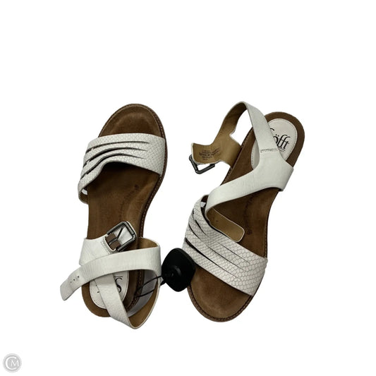 Sandals Flats By Sofft In White, Size: 9