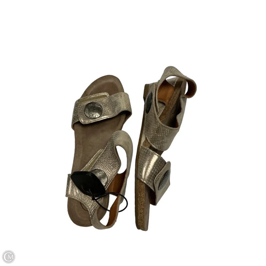 Sandals Heels Wedge By Taos In Bronze, Size: 9.5