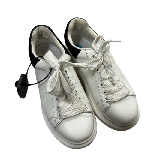 Shoes Sneakers By Steve Madden In White, Size: 7.5