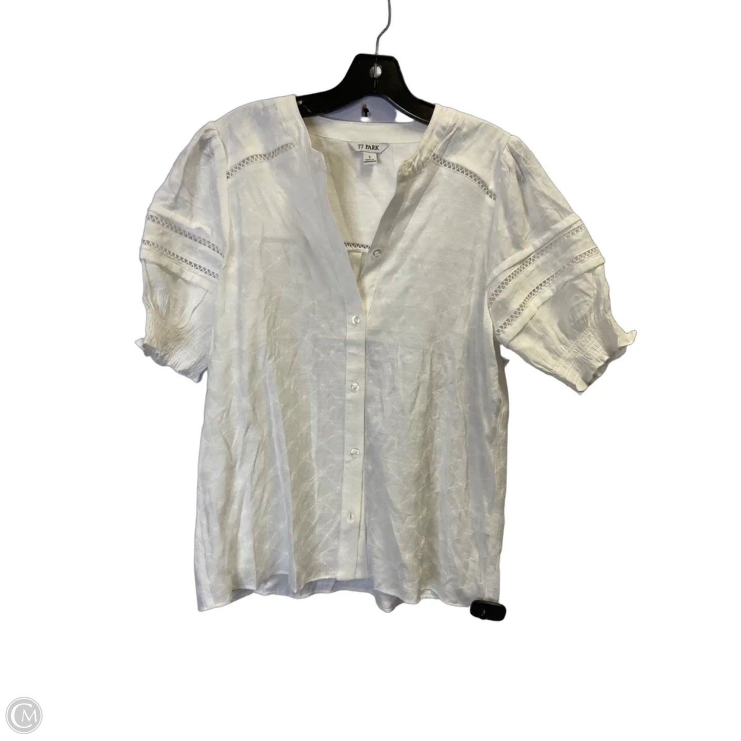 Top Short Sleeve By Clothes Mentor In White, Size: S