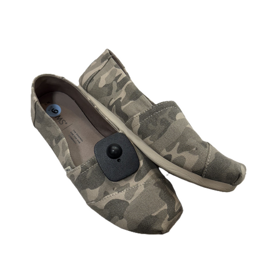 Shoes Flats By Toms In Camouflage Print, Size: 6