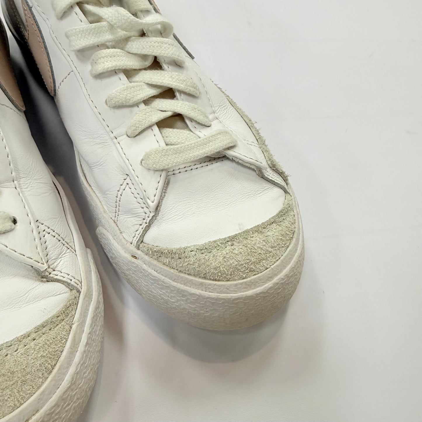 Shoes Sneakers By Nike In White, Size: 9.5