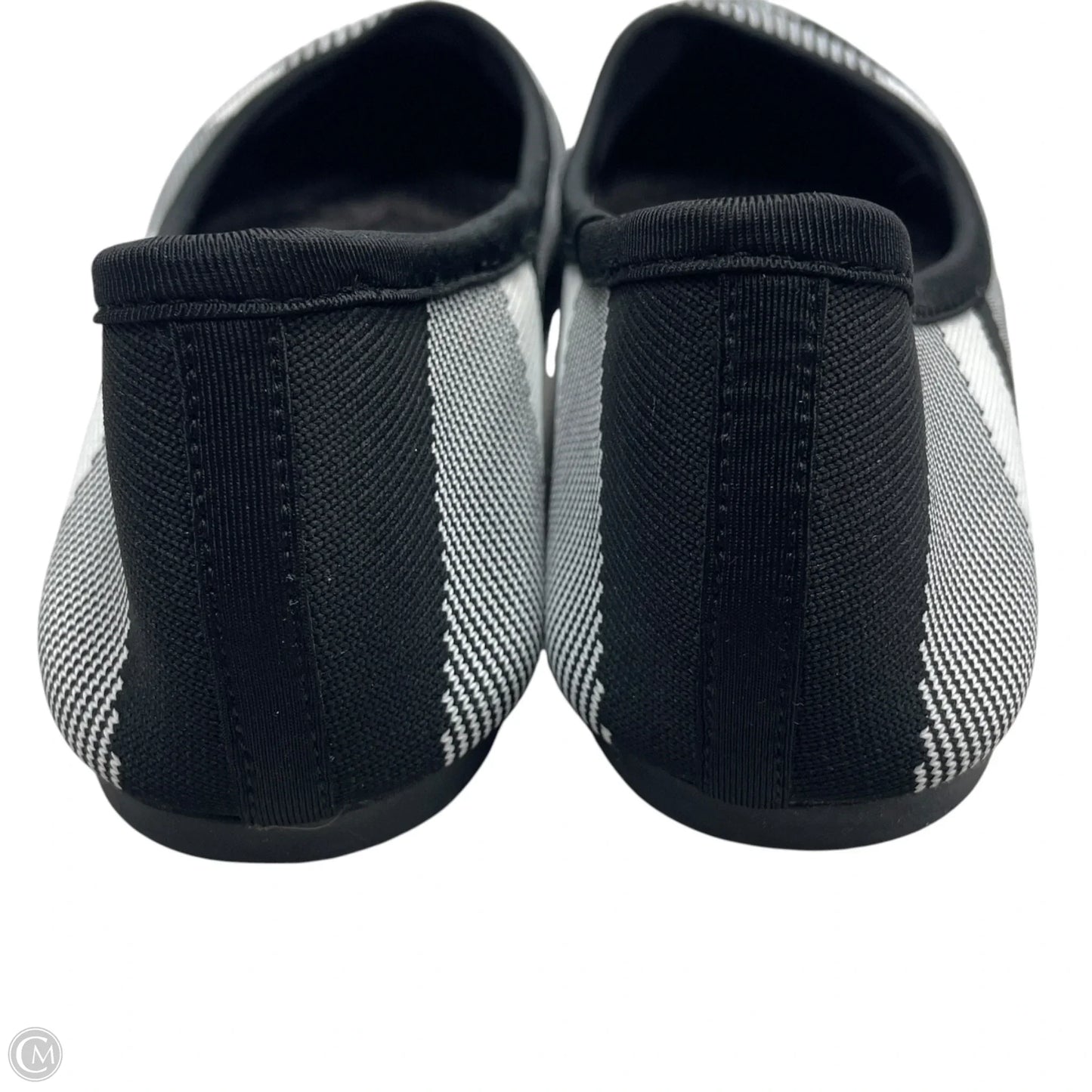 Shoes Flats By Skechers In Black & White, Size: 6.5