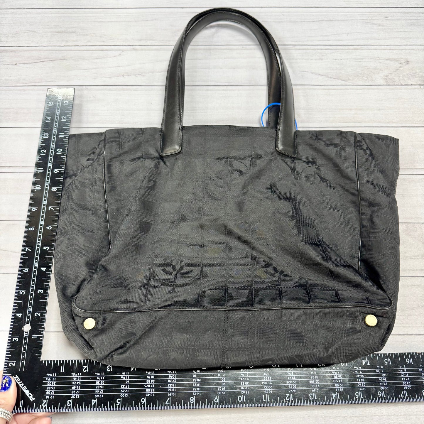 Tote Luxury Designer By Chanel, Size: Medium