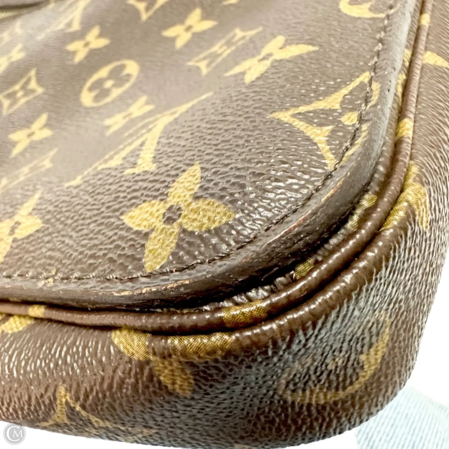 Crossbody Luxury Designer By Louis Vuitton, Size: Medium