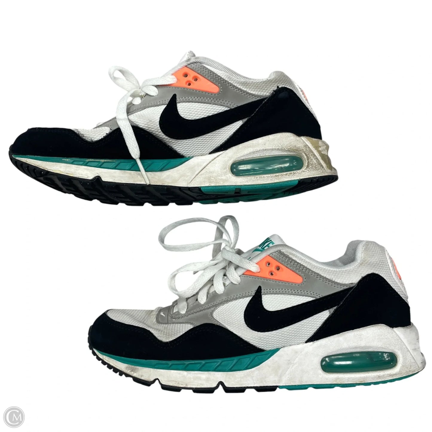 Shoes Sneakers By Nike In Black & White, Size: 9