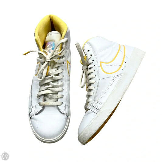 Shoes Sneakers By Nike In White & Yellow, Size: 7