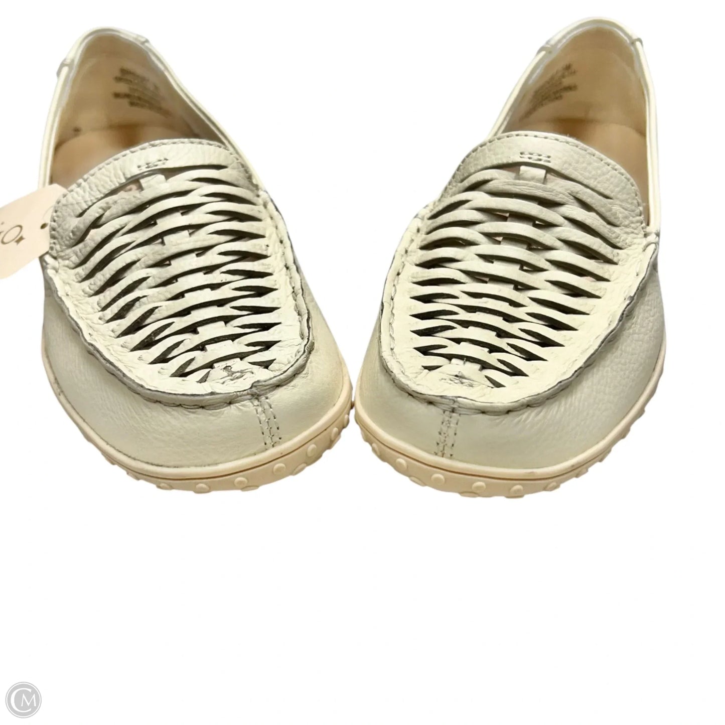 Shoes Flats By Bare Traps In Ivory, Size: 5