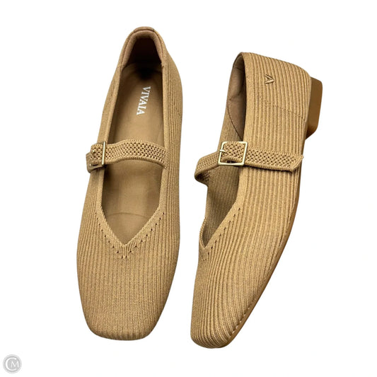 Shoes Flats By Vivaia In Tan, Size: 7