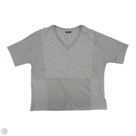 Top Short Sleeve By Dokotoo In Grey, Size: L