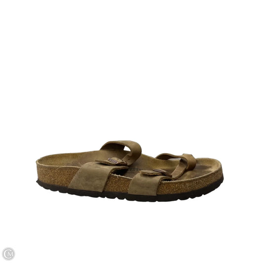 Sandals Flats By Birkenstock In Brown, Size: 9
