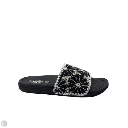 Sandals Flats By Hey Dude In Black & White, Size: 7