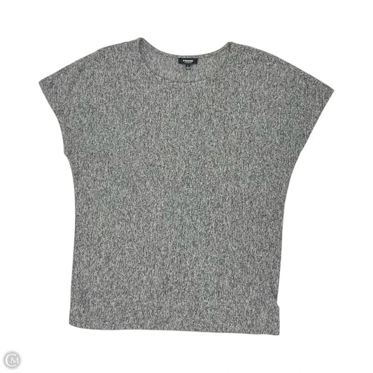 Top Short Sleeve By Premise In Grey, Size: L