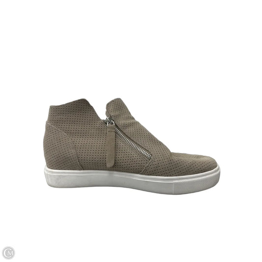 Shoes Sneakers By Steve Madden In Tan, Size: 9
