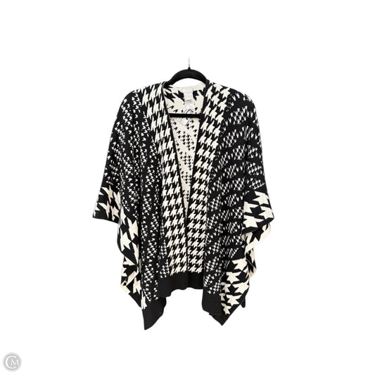 Shawl By Chicos In Black & White, Size: L