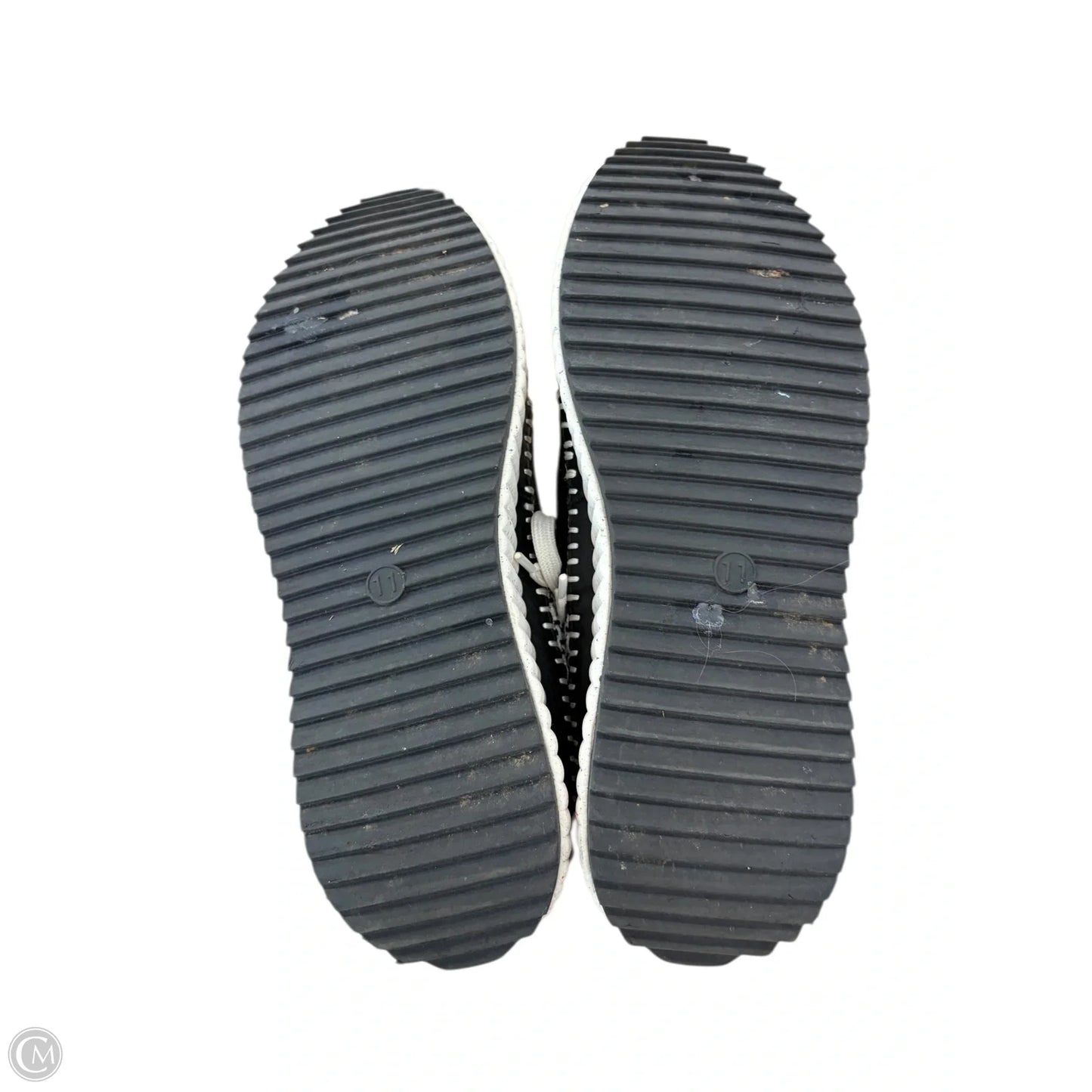 Shoes Sneakers By Universal Thread In Black & White, Size: 11