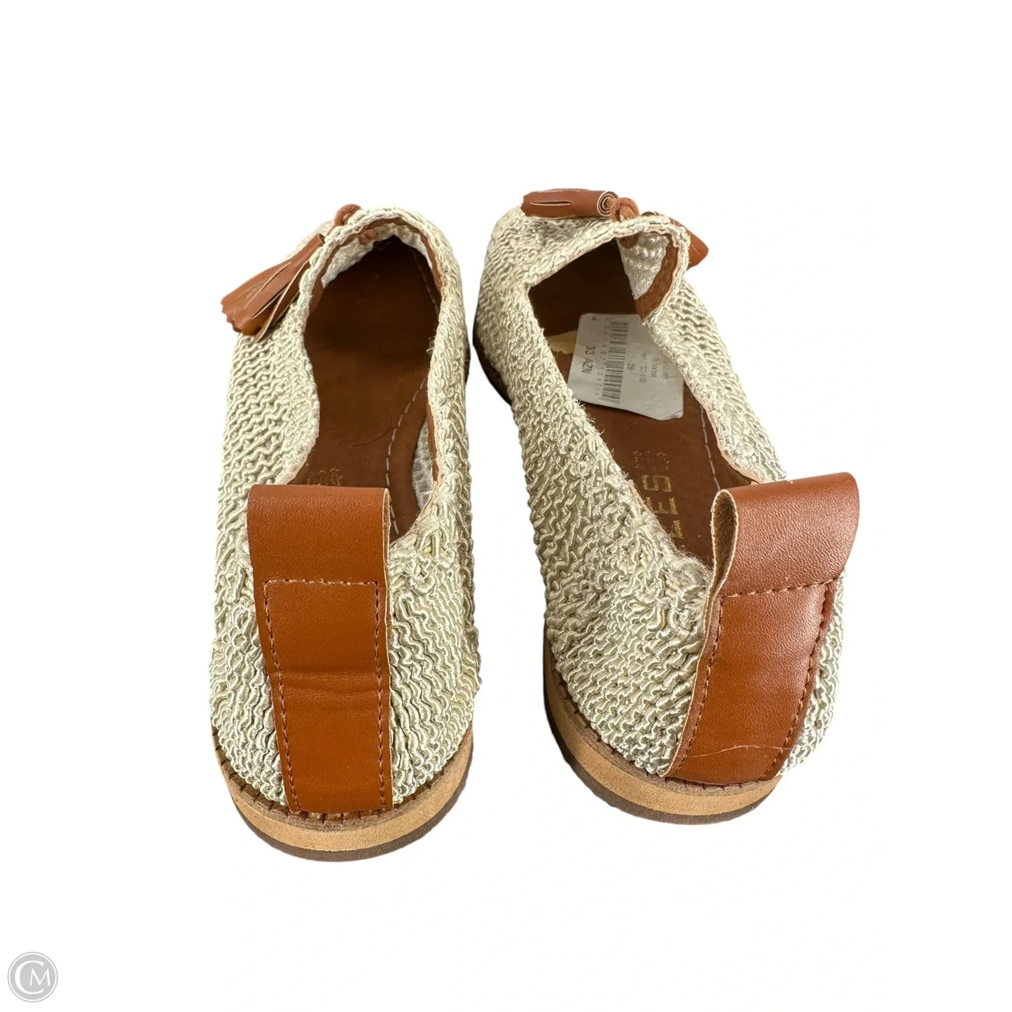 Shoes Flats By Clothes Mentor In Cream & Tan, Size: 9