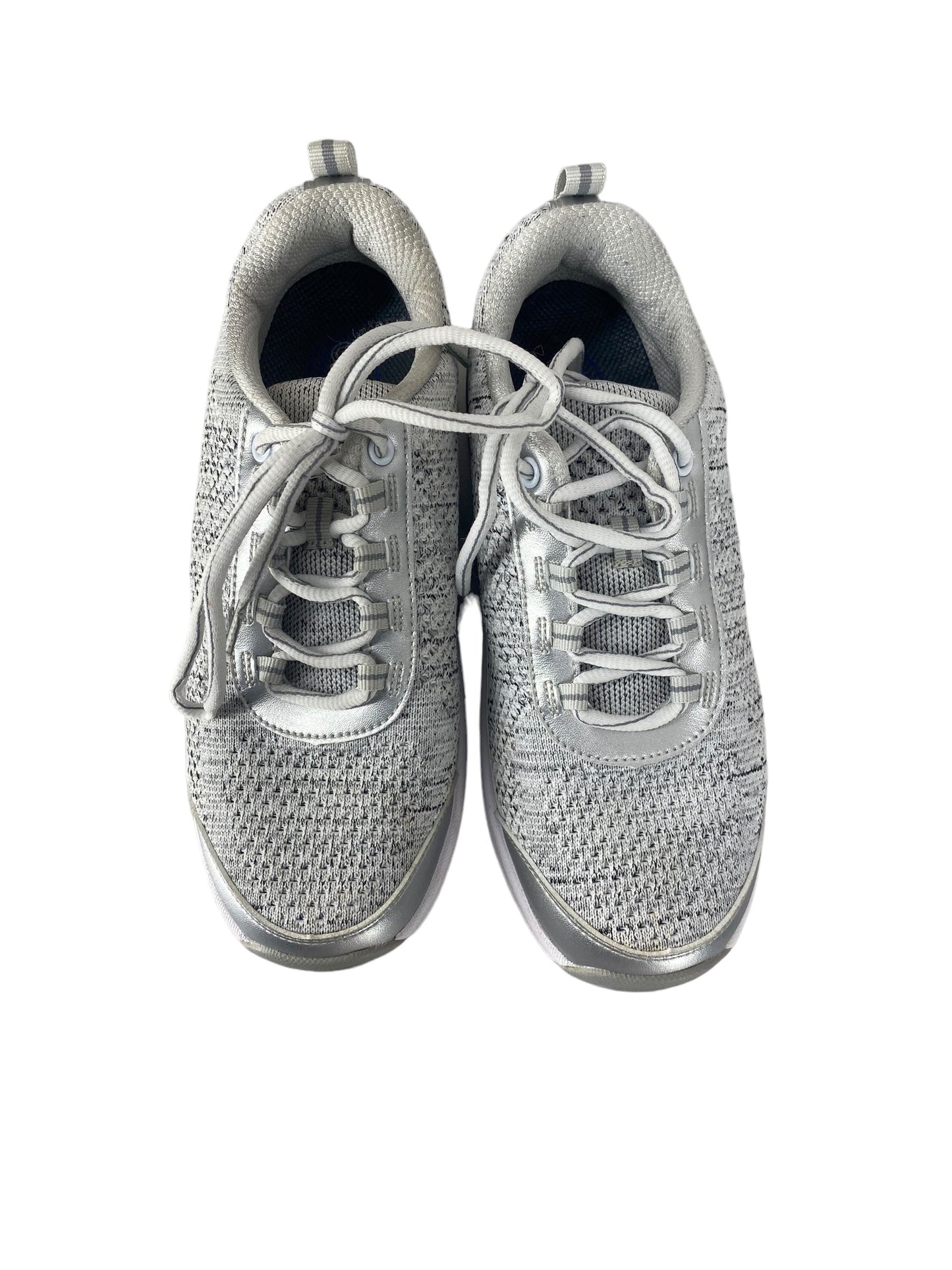 Grey Shoes Athletic Clothes Mentor, Size 7.5