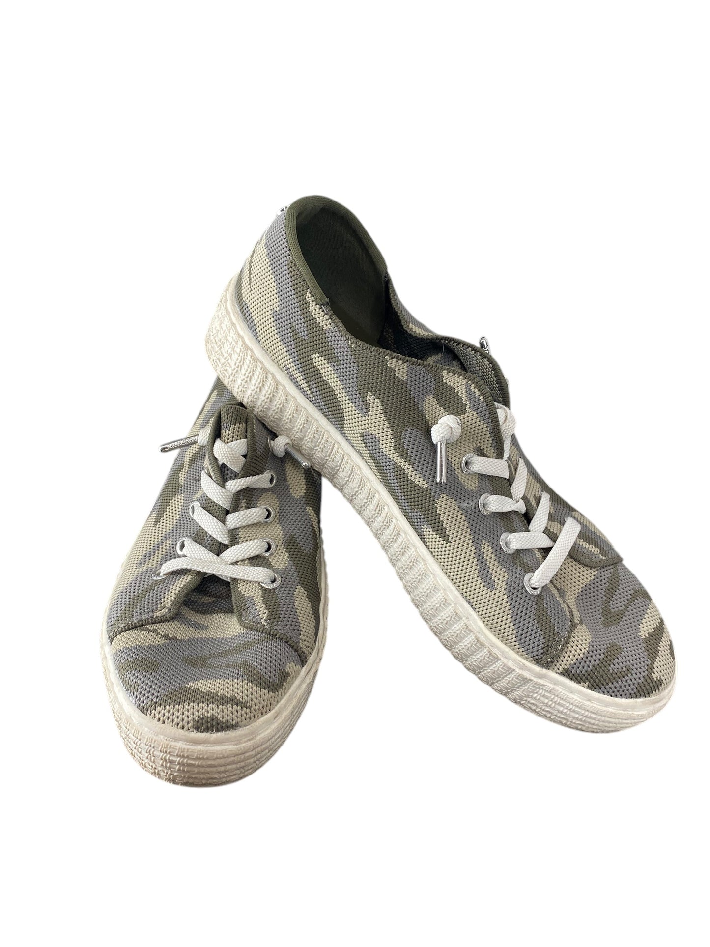 Shoes Sneakers By Steve Madden In Camouflage Print, Size: 8