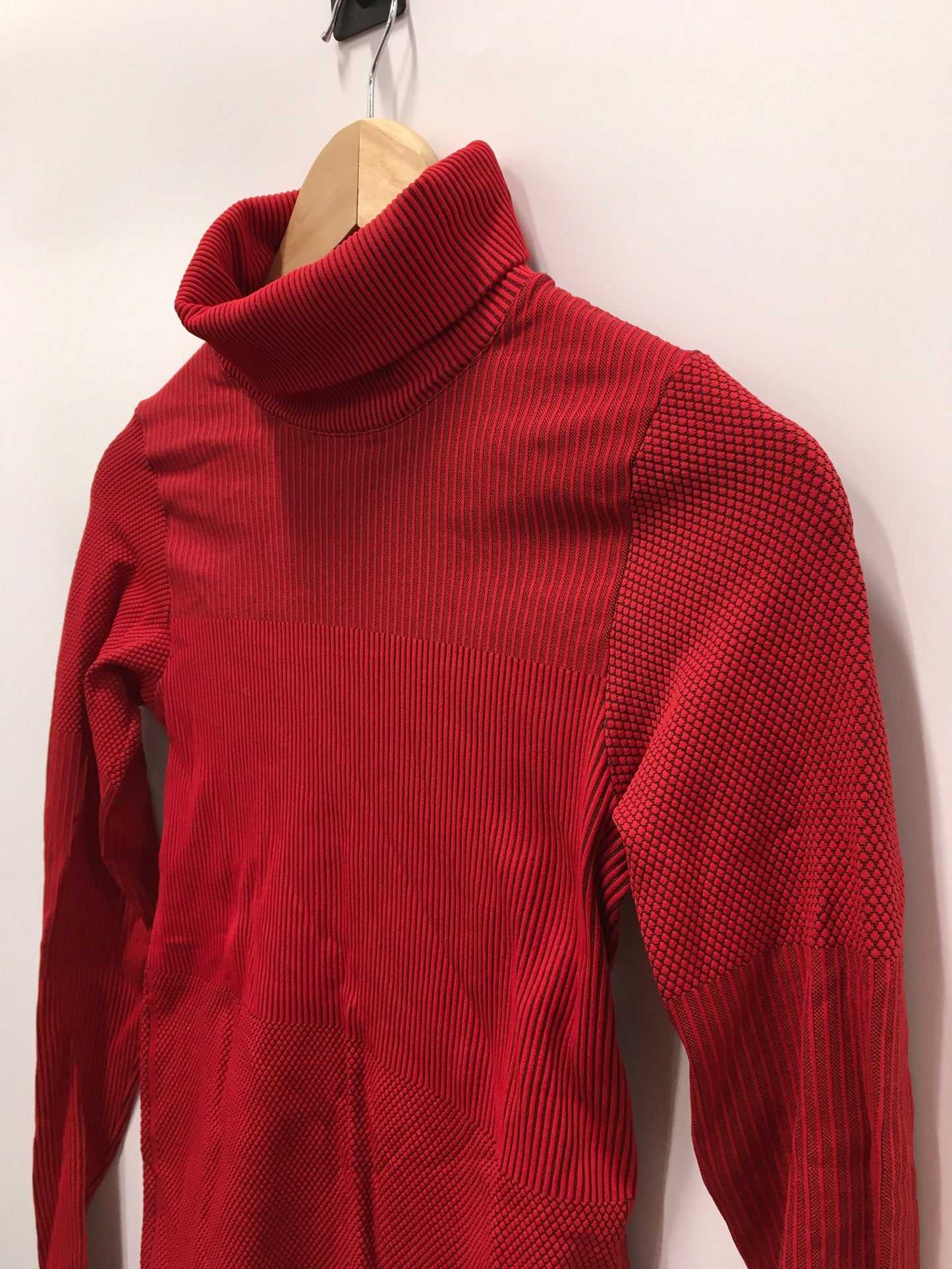 Athletic Top Long Sleeve Collar By Athleta  Size: Xs