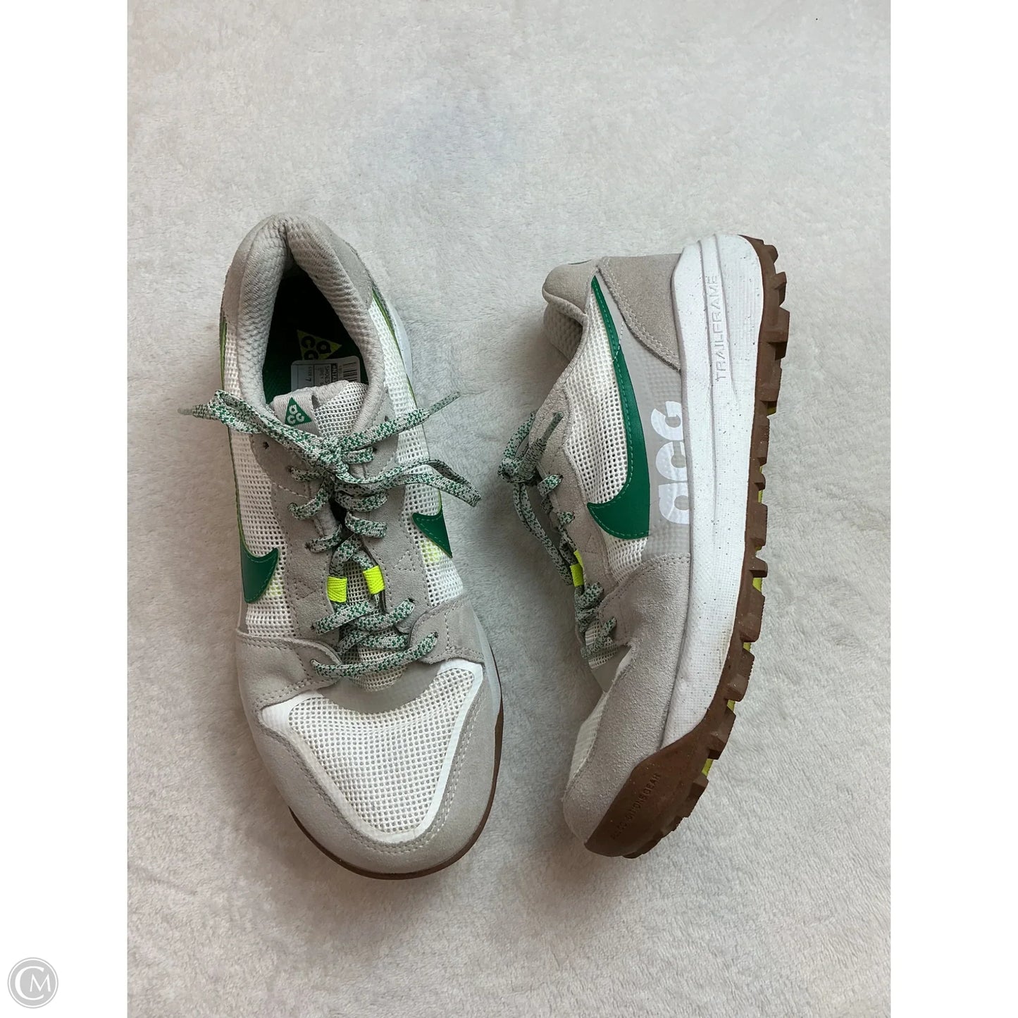Shoes Athletic By Nike In Grey & White, Size: 7