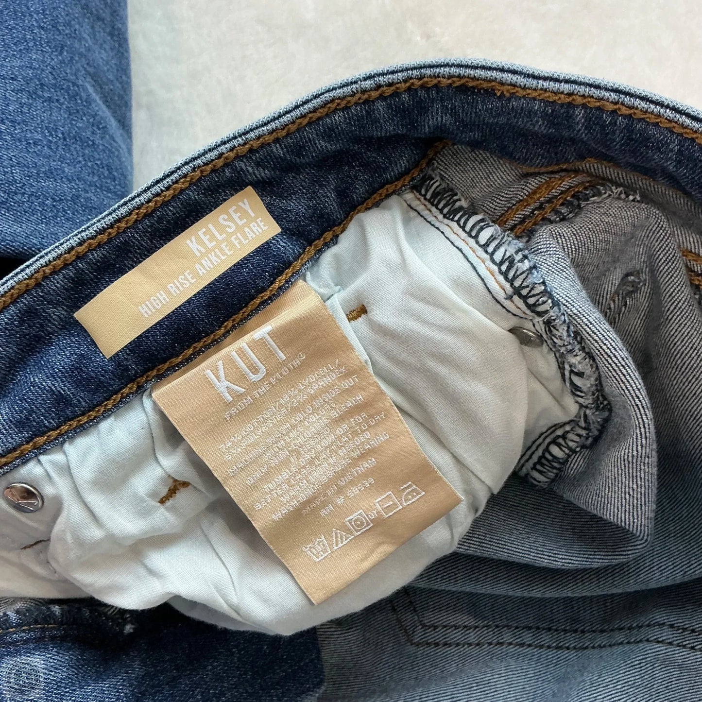 Jeans Flared By Kut In Blue Denim, Size: 12