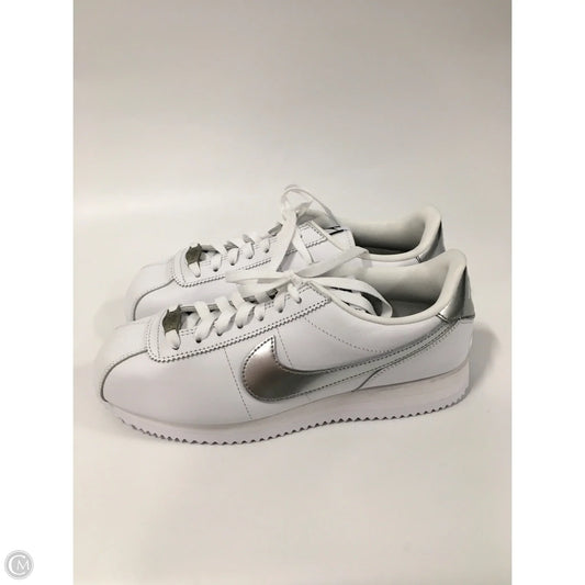 Shoes Sneakers By Nike In White, Size: 9