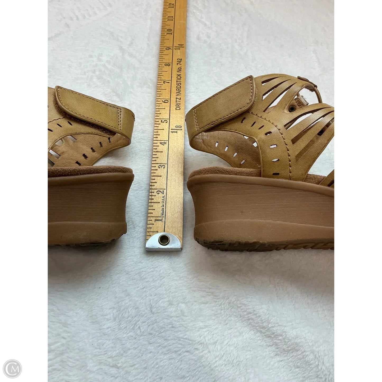 Sandals Heels Wedge By Bare Traps In Tan, Size: 6.5