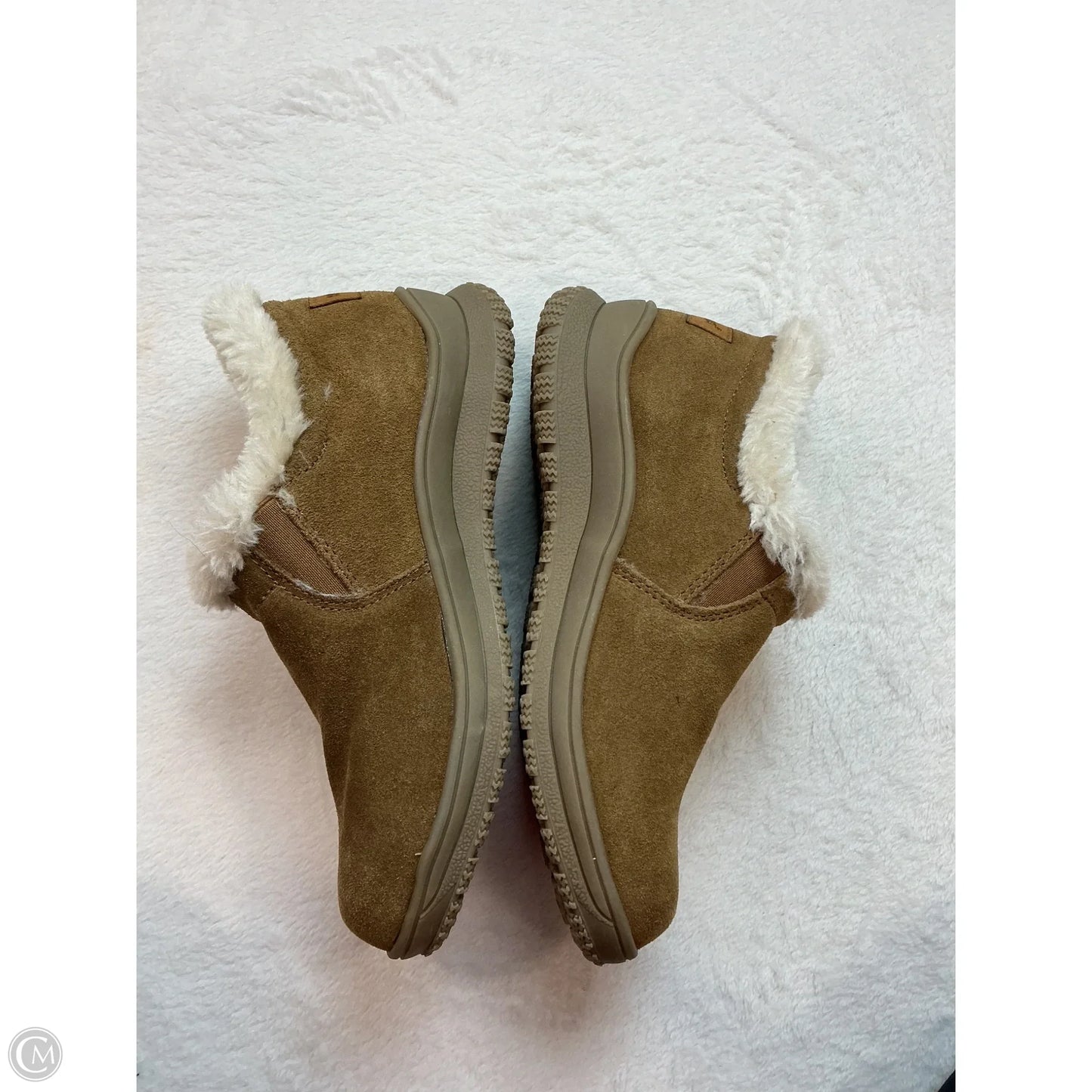 Shoes Flats By Minnetonka In Tan, Size: 7