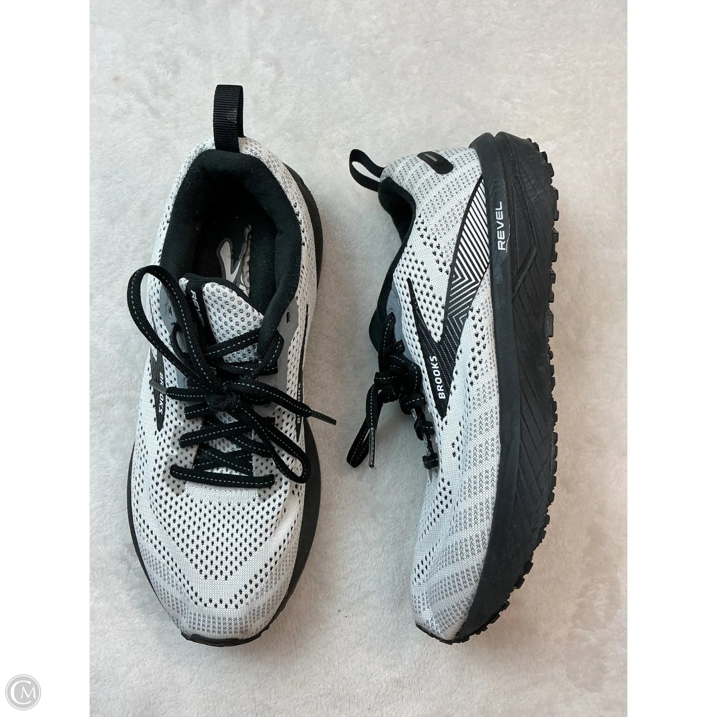 Shoes Athletic By Brooks In White, Size: 8