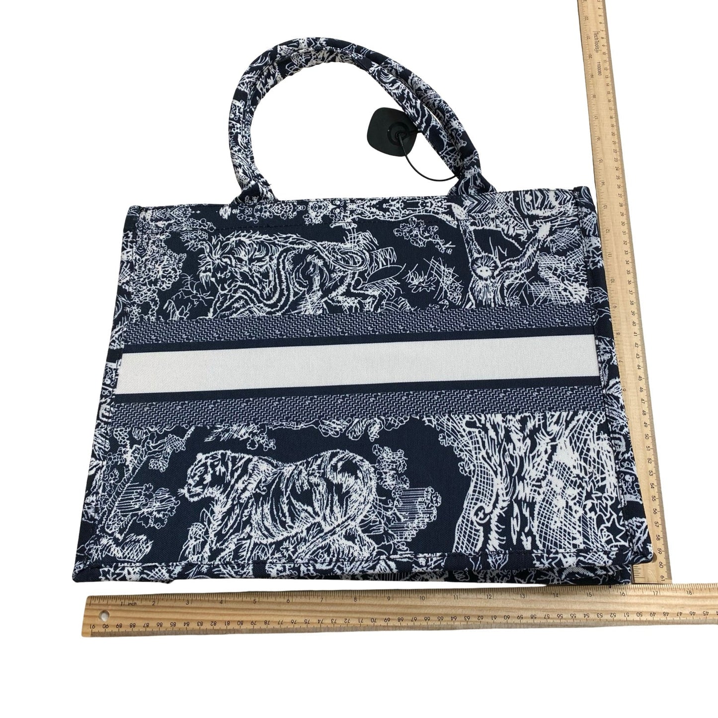 Tote By Clothes Mentor In Blue & White, Size:Large