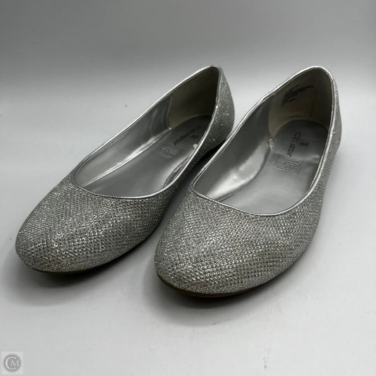 Shoes Flats By Worthington In Silver, Size: 7