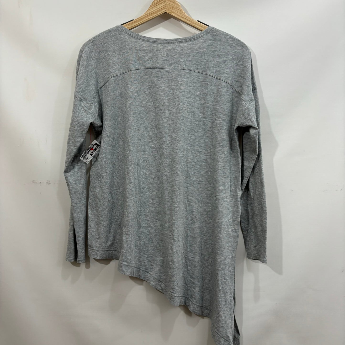 Athletic Top Long Sleeve Crewneck By Lululemon In Grey, Size: 4