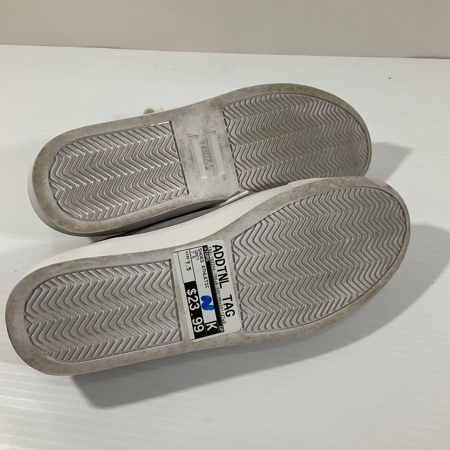 Shoes Athletic By Toms In Grey, Size: 7.5