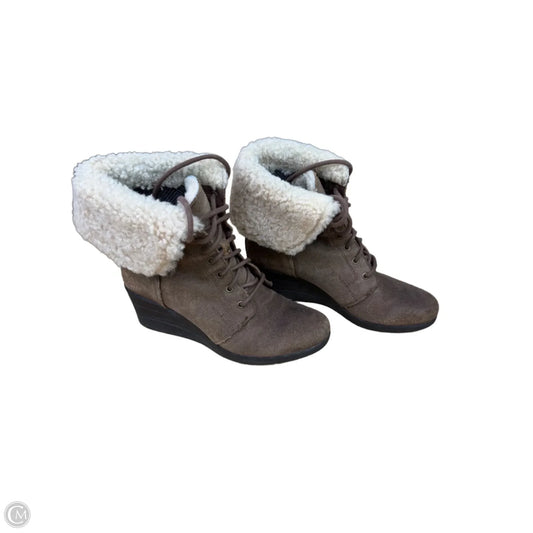 Boots Designer By Ugg In Brown, Size: 9