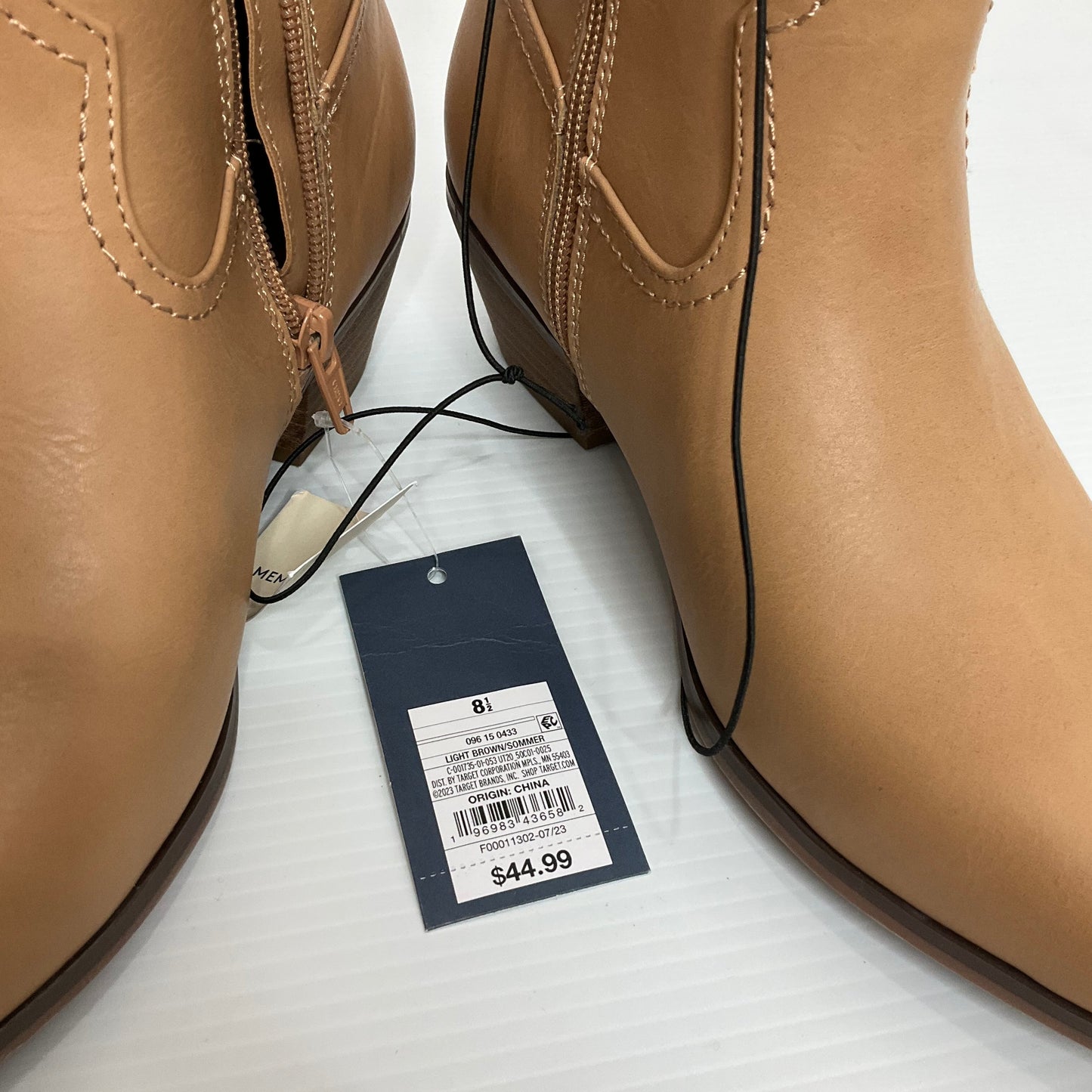 Tan Boots Knee Heels Universal Thread, Size 8.5